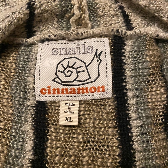 Snails and Cinnamon Baja Type Tunic with Hood - Picture 6 of 7